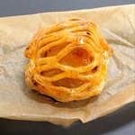 お菓子のさかい - 福島県産蜜入りリンゴの アップルパイ、厚みがあります