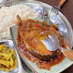 サルシーナハラルフーズ - めちゃくちゃ大きい鯰魚のブナ