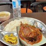 サルシーナハラルフーズ - めちゃくちゃ大きい鯰魚のブナ