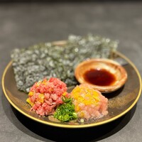 黒毛和牛肉タク & 本鮪トロタク食べ比べ