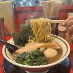 Iekei Kansai Oudou Ie Chokkei Gadouya - ラーメン（本店味うすめ）＋味玉