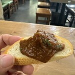 炉端とおでん 呼炉凪来 - バゲットに乗せて、、