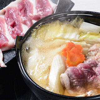 For dinner, be sure to try ``duck hotpot'' and other easy-to-eat tataki and sashimi dishes.