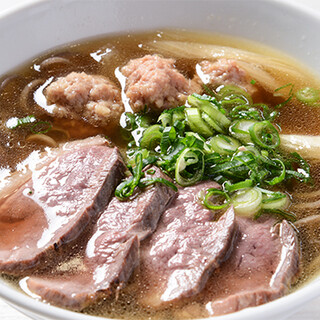 We offer fresh duck meat dishes. Enjoy our special ``Kamo Nanban Soba'' for lunch
