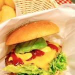 フレッシュネスバーガー - アボガドチーズバーガー