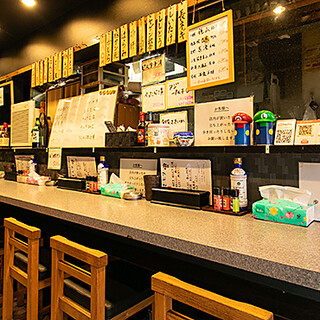 The 7-seat counter is perfect for drinking alone or with friends.