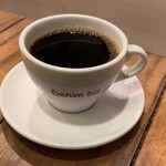 Denim bis - コーヒーカップで提供される立ち飲み珈琲