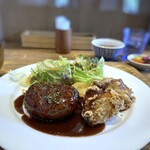 いっかく食堂 - 料理写真:◆ハンバーグとから揚げ。お野菜だけでなく、一口サイスの大根の揚げ物が添えられているのですが美味しい。