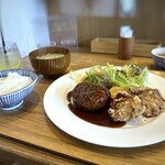 Ikkaku Shokudou - ハンバーグとから揚げ定食(1,518円）＋レモンスカッシュ(200円）＝1,718円か1,738円のどちらかだと思うのですがレシートを無くしたか受け取ってないかで不明（カード不可）