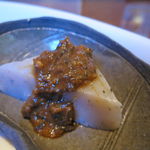 サイマーケット - 玄米プレートランチ：鶏もも肉正油麹漬けの唐揚げ、こんにゃくの味噌のせ、きんぴらごぼう、かぶの漬物、雑穀玄米ご飯、味噌汁3