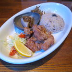 サイマーケット - 玄米プレートランチ：鶏もも肉正油麹漬けの唐揚げ、こんにゃくの味噌のせ、きんぴらごぼう、かぶの漬物、雑穀玄米ご飯、味噌汁1