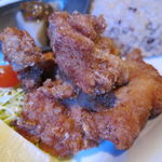 サイマーケット - 玄米プレートランチ：鶏もも肉正油麹漬けの唐揚げ、こんにゃくの味噌のせ、きんぴらごぼう、かぶの漬物、雑穀玄米ご飯、味噌汁2