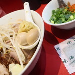ラーメン二郎 - 汁なし半分＋アブラ少し＋青ネギショウガ半分
