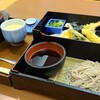 味処　さかね - 箱膳(税込1,280円)
①盛り蕎麦②天麩羅(海老、海苔、隠元豆、ヤングコーン)③茶碗蒸し④白ご飯(本来は炊き込みご飯》⑤お漬け物
蕎麦と天麩羅で兼用の濃いめな甘口醤油ベースの鰹節が香るつゆでした
