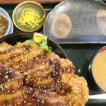 うおよし食堂 - 料理写真:わらじかつ丼