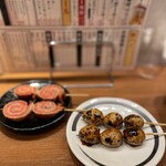 串揚げと肉豆腐 大衆酒場 串王 栄女子大店 - 紅の豚、殻ごとうずら焼き。