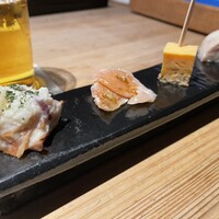 地どり屋 つかだ 渋谷 - お通し。左のポテサラは絶品。一番右の大葉と鶏ハムもめちゃくちゃ美味しかったです。