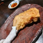 元祖から揚げ 鳥忠 - 名物・若鳥のもも揚げ（560円）