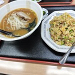 博多金龍 - 味噌ラーメンと台湾チャーハン