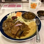 カリ～ アンド スパイスバル カリ～ビト - カリー2種盛り チキンカレーとキーマカレー