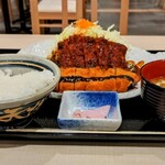 Neopasa Okazaki Nagoya Meibutsu Misokatsu Yabaton - わらじとんかつ定食