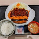 Neopasa Okazaki Nagoya Meibutsu Misokatsu Yabaton - わらじとんかつ定食