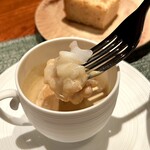 蒼 - 赤座海老自体、とても味が濃いのですが、それにビスクを纏っちゃうんですから。
      離れられなくなる、罪作りな美味しさです(^^)