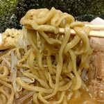 Ramen Oniyama - 麺はゴワゴワしすぎず、啜りやすい極太麺