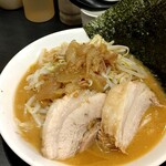 Ramen Oniyama - ミニラーメン＋豚のみそ味（みそへの味変）＋豚１枚＋海苔。ニンニク少なめ、アブラ、カラメ