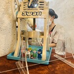 こひる庵 - 大好きな端っこ席！ここに座るとずーっと凝視w