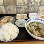 ウェイウェイ餃子 - 料理写真: