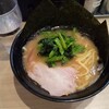 横濱家系ラーメン 海老名家 - 醤油ラーメン、ほうれん草増し