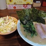 ラーメン 洞くつ家 - ラーメン@850円、キャベチャー@ランチ無料サービス
            