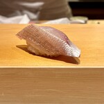 鮨 はしもと - 春日鯛昆布〆　ふわりと甘い