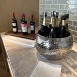 ヒルトン沖縄瀬底リゾート エグゼクティブラウンジ - ワインの種類豊富すぎてテンションが控えめにぶち上がります。