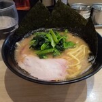 横濱家系ラーメン 海老名家 - 醤油ラーメン、ほうれん草増し