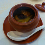 トゥーランドット - ナツメと4つの宝入り金華ハムの澄まし蒸しスープ