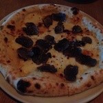 クルベル・キャン - 黒トリュフの石窯ピザ