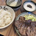 牛タン塩焼 テールスープの店 べこ虎 - 