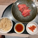 にくずき - 「黒毛和牛ロース焼肉」(1800円)