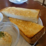 Dono - ◯トースト
                      1枚分（半分2枚）あるよねえ♪
                      
                      ふんわり食感でパン自体の美味しさ（甘味）があった
                      
                      このお店で焼かれてる、焼き立てのパンなので
                      美味しいのはそのお陰なのだろう