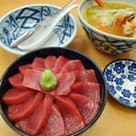 札幌市場めし　まるさん亭 - 本まぐろ鉄火丼と季節のかに汁