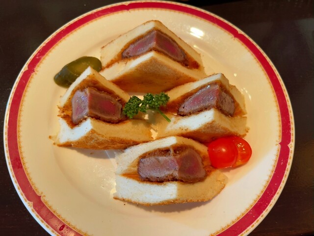 Wine &amp; Dining Trebis