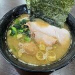 ラーメン 杉田家 - ラーメン(並)半麺＋味玉！