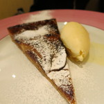 レストラン コバヤシ - 25年12月　りんご（紅玉）のタルト　フランス産バターの香り　ヴァニラアイスクリーム添え　（お友達）