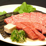 けむり屋 牛力 - 料理写真:ステーキか焼肉か分からないぐらいの 厚みのあるお肉から溢れる肉汁はたまりません！