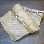 すし 浅尾 - 25年12月　細魚昆布〆