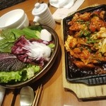 韓国料理 水刺齋 - 鳥の炒めもの
            野菜付き