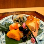 Asakusa Nagami - ⚫「梅豆腐、黒豆、蕗の薹の味噌漬け、車海老艶煮、いなり、葉山葵、のし梅、帆立貝カラスミ」