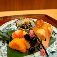 浅草 永見 - ⚫「梅豆腐、黒豆、蕗の薹の味噌漬け、車海老艶煮、いなり、葉山葵、のし梅、帆立貝カラスミ」